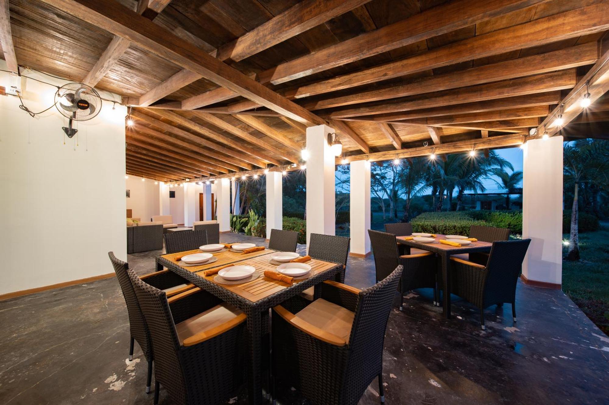 Zenquility Inn & Tavern Pedasi Town Екстериор снимка