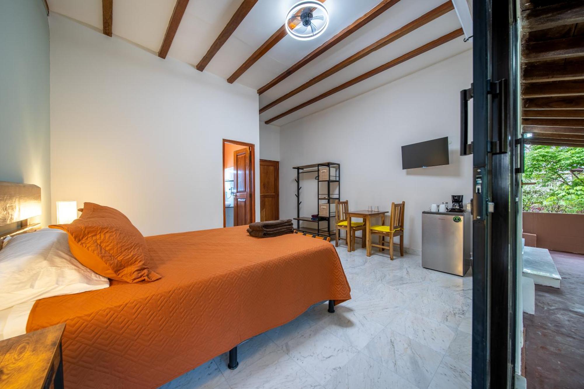 Zenquility Inn & Tavern Pedasi Town Екстериор снимка